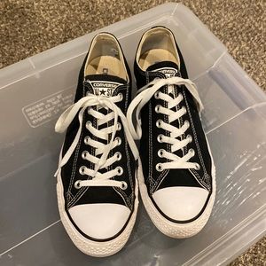 Converse All-Star “Chuck Taylor” low top Canvas Classic Sneaker